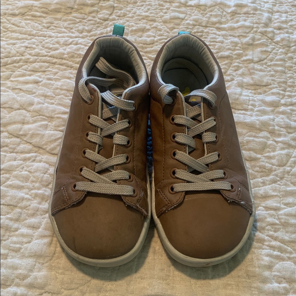 Brown Casual Sneakers with Gray Laces
